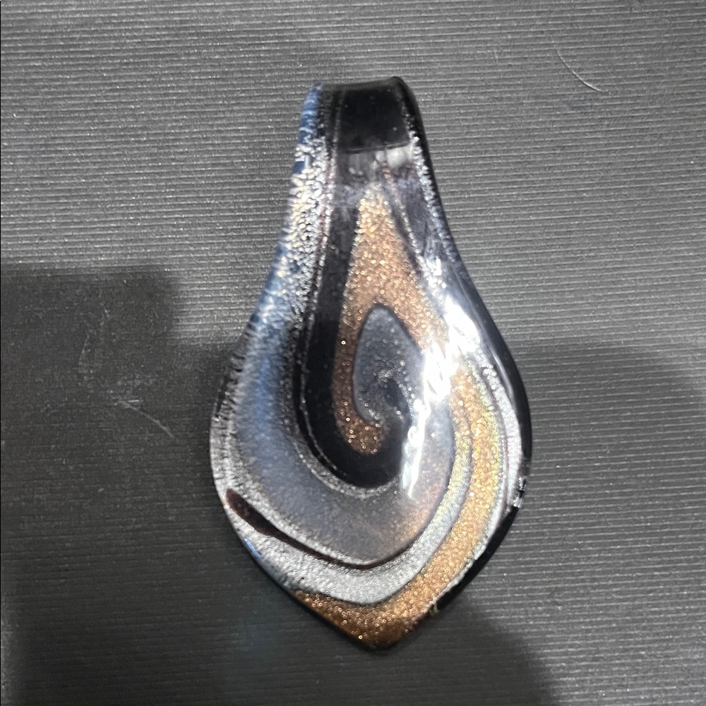 Elegant Swirl Pendant Necklace